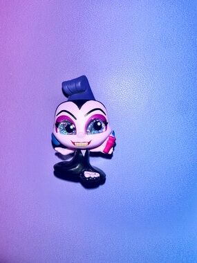 yzma (emperors new groove) ~ ultra rare — disney doorables: series 10